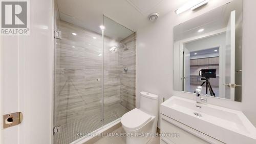 411 - 39 Roehampton Avenue, Toronto, ON - Indoor Photo Showing Bathroom