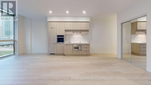 411 - 39 Roehampton Avenue, Toronto, ON - Indoor Photo Showing Kitchen