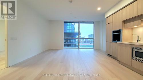 411 - 39 Roehampton Avenue, Toronto, ON - Indoor Photo Showing Kitchen