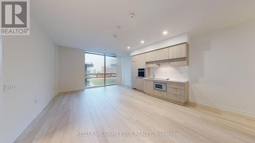 411 - 39 Roehampton Avenue, Toronto, ON - Indoor Photo Showing Kitchen