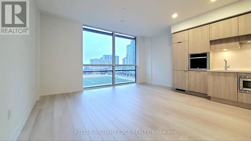 411 - 39 Roehampton Avenue, Toronto, ON - Indoor Photo Showing Kitchen