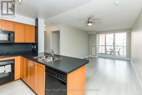 810 - 330 Adelaide Street E, Toronto (Moss Park), ON - Indoor Photo Showing Kitchen With Double Sink