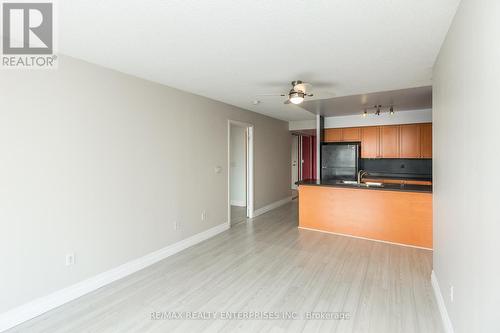 810 - 330 Adelaide Street E, Toronto, ON - Indoor Photo Showing Kitchen