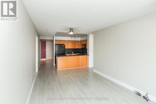 810 - 330 Adelaide Street E, Toronto, ON - Indoor Photo Showing Kitchen