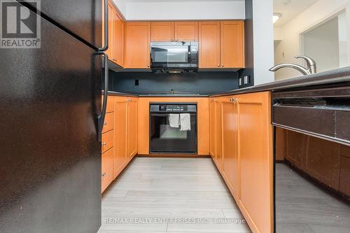 810 - 330 Adelaide Street E, Toronto (Moss Park), ON - Indoor Photo Showing Kitchen