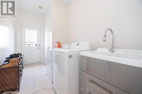 616 Greenhill Avenue, Oshawa, ON - Indoor Photo Showing Laundry Room