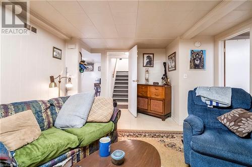 496 Carlton Street, St. Catharines, ON - Indoor Photo Showing Living Room