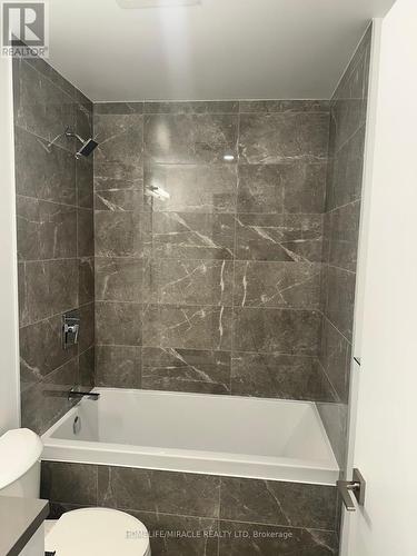 410 - 195 Mccaul Street, Toronto, ON - Indoor Photo Showing Bathroom