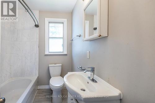 760 Phillip Murray Avenue, Oshawa, ON - Indoor Photo Showing Bathroom