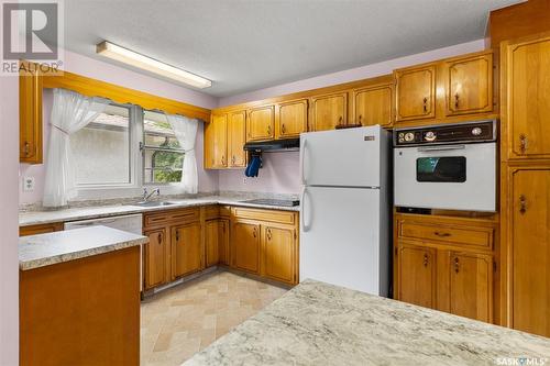 34 O'Neil Crescent, Saskatoon, SK - Indoor Photo Showing Kitchen