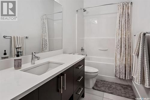 911 Hastings Crescent, Saskatoon, SK - Indoor Photo Showing Bathroom