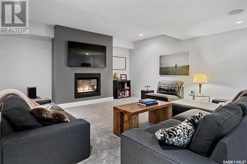 911 Hastings Crescent, Saskatoon, SK - Indoor Photo Showing Living Room With Fireplace