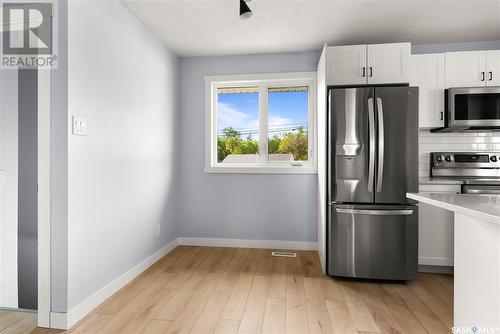 5633 Mckinley Avenue, Regina, SK - Indoor Photo Showing Kitchen With Stainless Steel Kitchen