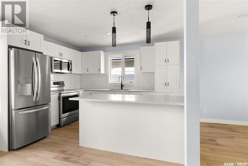 5633 Mckinley Avenue, Regina, SK - Indoor Photo Showing Kitchen With Stainless Steel Kitchen With Upgraded Kitchen