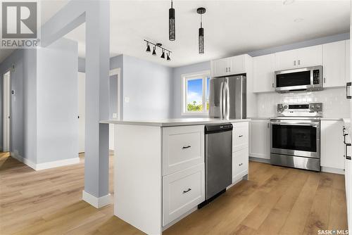 5633 Mckinley Avenue, Regina, SK - Indoor Photo Showing Kitchen With Stainless Steel Kitchen