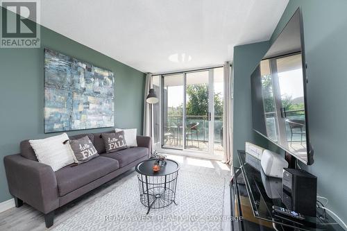 203 - 310 Red Maple Road, Richmond Hill (Langstaff), ON - Indoor Photo Showing Living Room