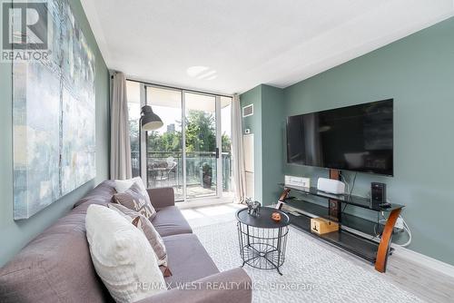 203 - 310 Red Maple Road, Richmond Hill (Langstaff), ON - Indoor Photo Showing Living Room