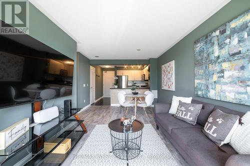 203 - 310 Red Maple Road, Richmond Hill (Langstaff), ON - Indoor Photo Showing Living Room