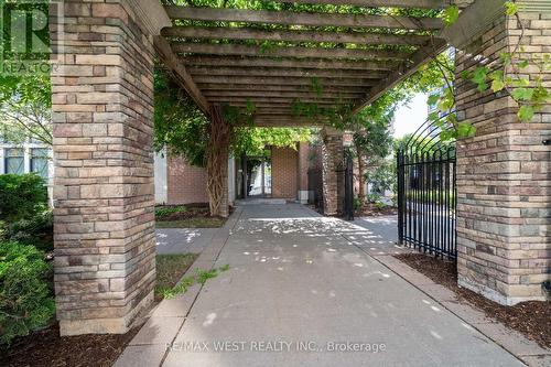 203 - 310 Red Maple Road, Richmond Hill (Langstaff), ON - Outdoor