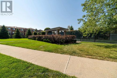 203 - 310 Red Maple Road, Richmond Hill (Langstaff), ON - Outdoor