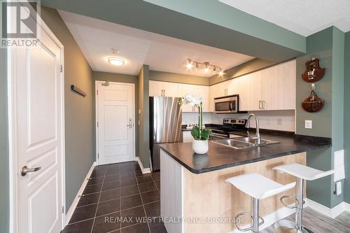 203 - 310 Red Maple Road, Richmond Hill (Langstaff), ON - Indoor Photo Showing Kitchen With Double Sink