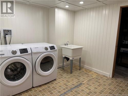 49 Pembroke Crescent, Fredericton, NB - Indoor Photo Showing Laundry Room