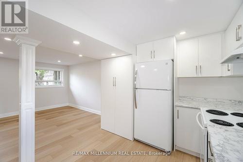 5 Madoc Road, Brampton (Madoc), ON - Indoor Photo Showing Kitchen