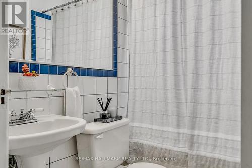 25 Arcadian Circle, Toronto, ON - Indoor Photo Showing Bathroom