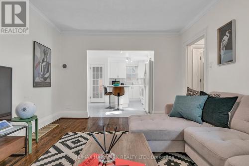 25 Arcadian Circle, Toronto, ON - Indoor Photo Showing Living Room