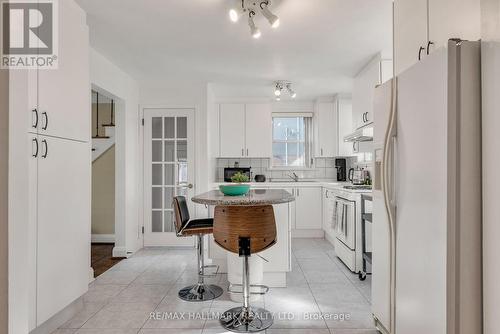 25 Arcadian Circle, Toronto, ON - Indoor Photo Showing Kitchen