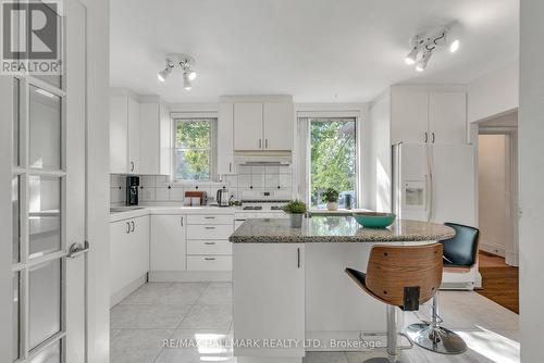 25 Arcadian Circle, Toronto, ON - Indoor Photo Showing Kitchen