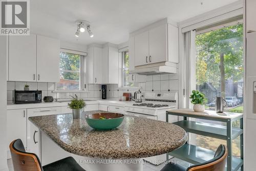 25 Arcadian Circle, Toronto, ON - Indoor Photo Showing Kitchen