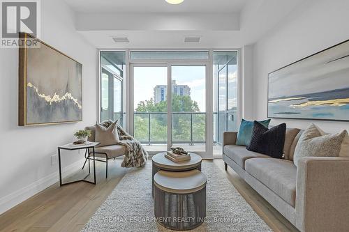 501 - 500 Brock Avenue W, Burlington (Shoreacres), ON - Indoor Photo Showing Living Room