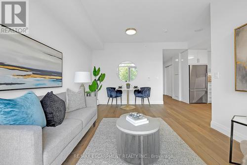 501 - 500 Brock Avenue W, Burlington (Shoreacres), ON - Indoor Photo Showing Living Room