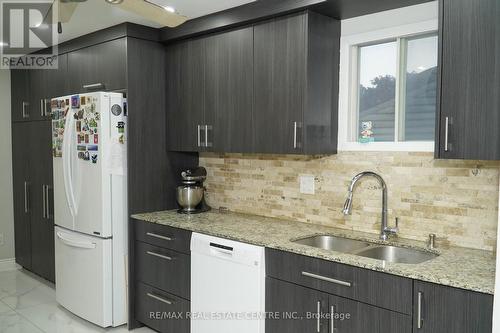 11 Wheatfield Crescent, Kitchener, ON - Indoor Photo Showing Kitchen With Double Sink With Upgraded Kitchen