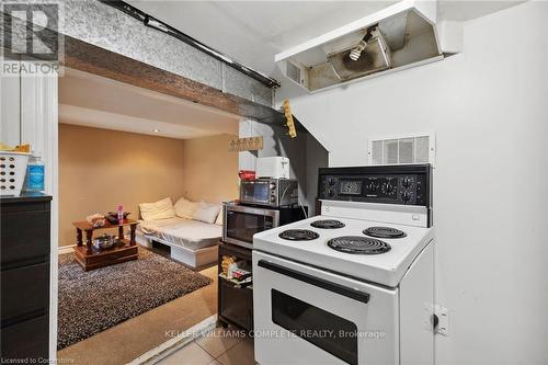 10 Craigmiller Avenue, Hamilton, ON - Indoor Photo Showing Kitchen