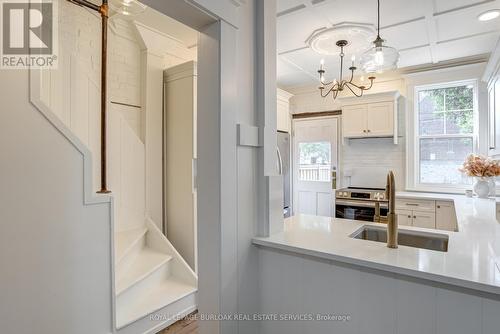 297 Charlton Avenue W, Hamilton (Kirkendall), ON - Indoor Photo Showing Kitchen With Upgraded Kitchen