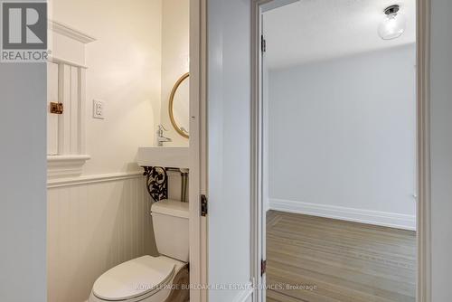 297 Charlton Avenue W, Hamilton, ON - Indoor Photo Showing Bathroom