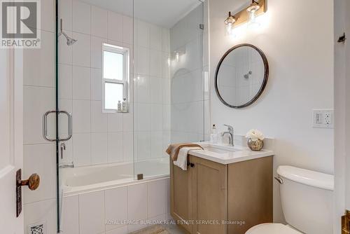 297 Charlton Avenue W, Hamilton, ON - Indoor Photo Showing Bathroom