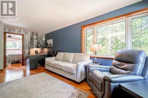 1023 Sophers Landing Road, Gravenhurst, ON - Indoor Photo Showing Living Room