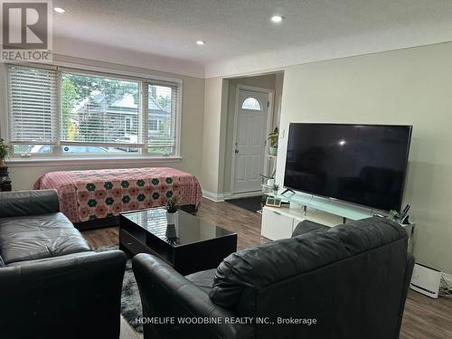 167 Garside Avenue S, Hamilton, ON - Indoor Photo Showing Living Room