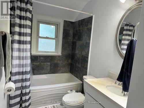 167 Garside Avenue S, Hamilton, ON - Indoor Photo Showing Bathroom