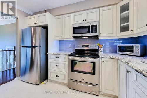 3831 Cardinal Drive, Niagara Falls, ON - Indoor Photo Showing Kitchen