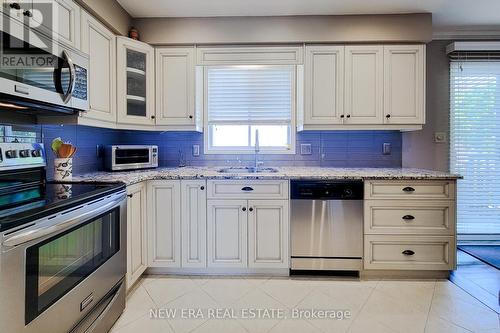 3831 Cardinal Drive, Niagara Falls, ON - Indoor Photo Showing Kitchen