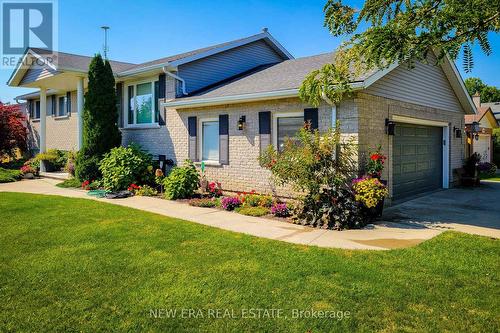 3831 Cardinal Drive, Niagara Falls, ON - Outdoor With Facade