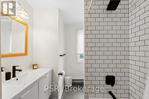 2-1018 Georgina Way, Gravenhurst, ON - Indoor Photo Showing Bathroom