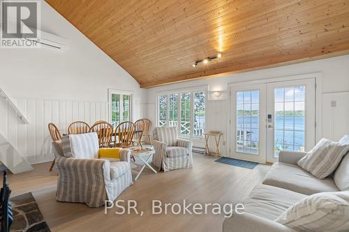 2-1018 Georgina Way, Gravenhurst, ON - Indoor Photo Showing Living Room