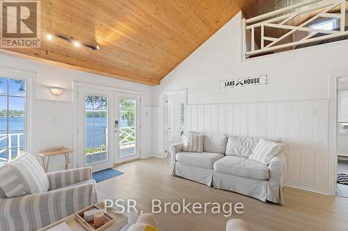 2-1018 Georgina Way, Gravenhurst, ON - Indoor Photo Showing Living Room