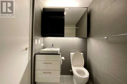 823 - 32 Trolley Crescent, Toronto, ON - Indoor Photo Showing Bathroom