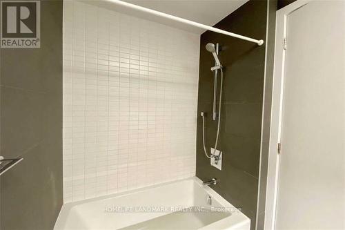 823 - 32 Trolley Crescent, Toronto, ON - Indoor Photo Showing Bathroom